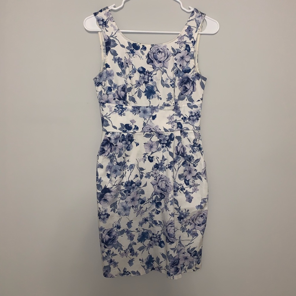 White and blue summer dress w/ pockets